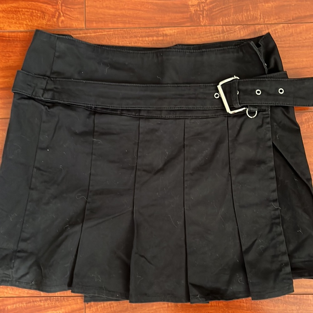 Bebe pleated mini skirt with belt buckle